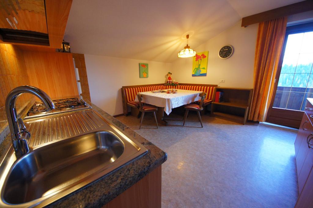 Ciasa Complojer Apartment La Valle Bagian luar foto
