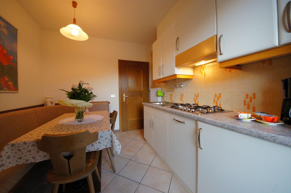Ciasa Complojer Apartment La Valle Bagian luar foto