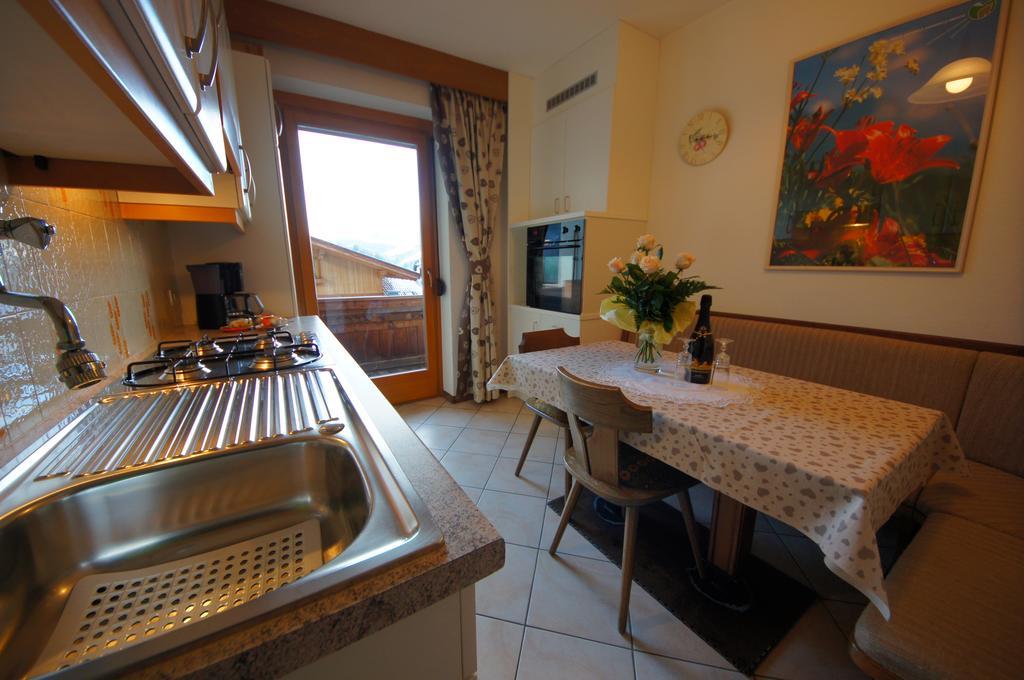 Ciasa Complojer Apartment La Valle Bagian luar foto