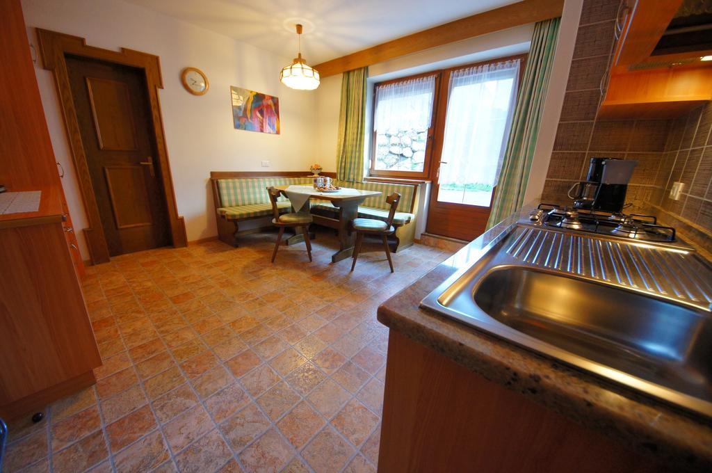 Ciasa Complojer Apartment La Valle Bagian luar foto