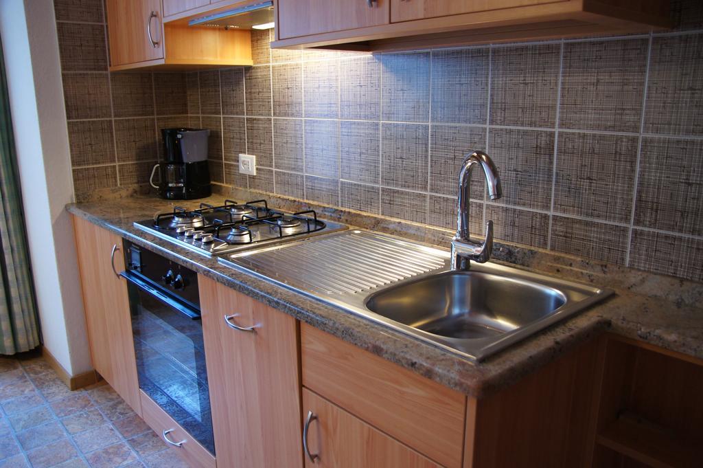 Ciasa Complojer Apartment La Valle Bagian luar foto
